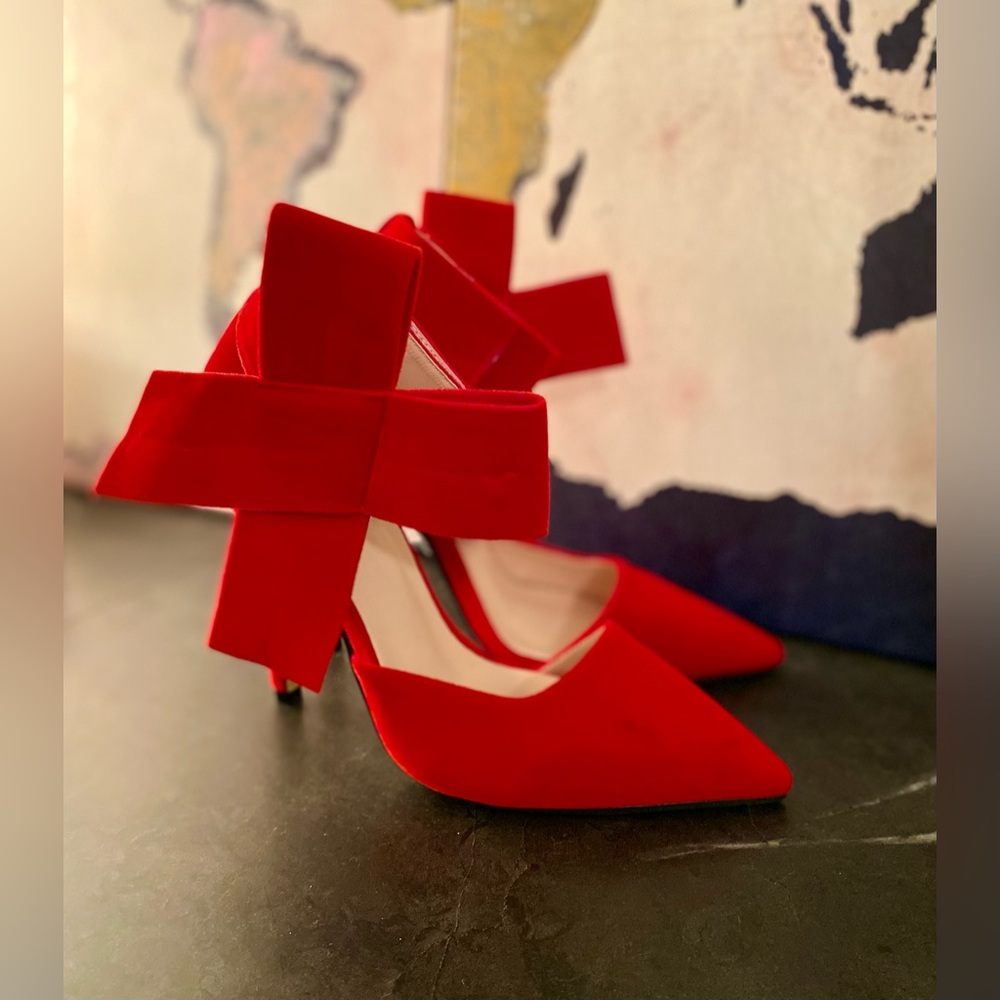 SHEIN Point Toe Bow Decor Ankle Strap Stiletto
Heels